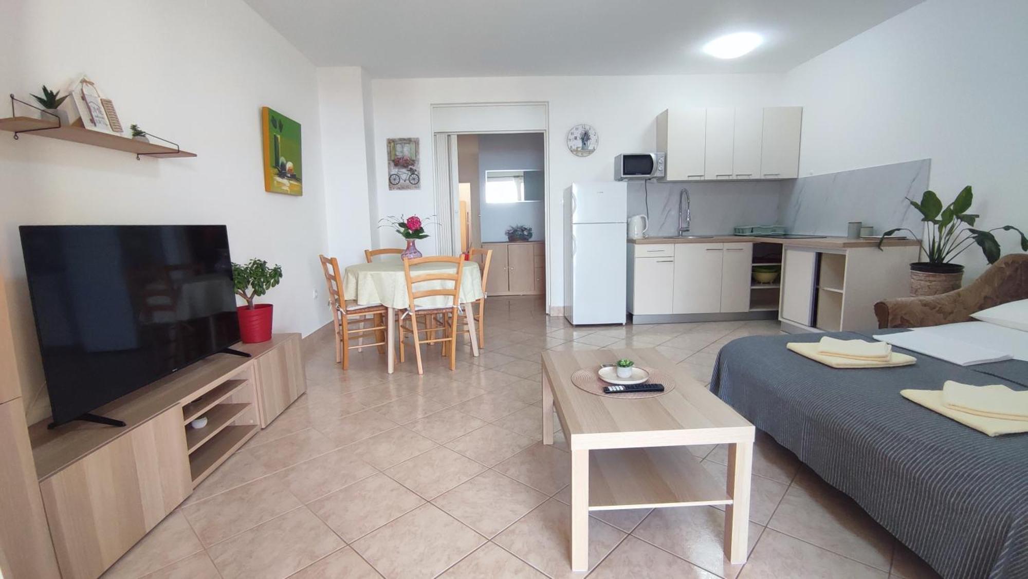 Apartment 3 Palms *